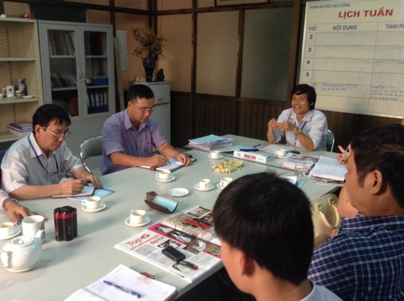 hoinghi_khoa_30.8.13.jpg