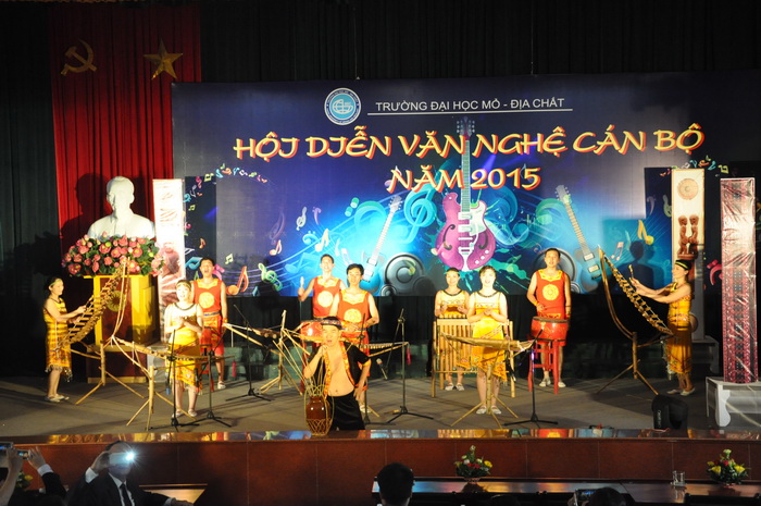 van_nghe_khoa_2015-2.jpg