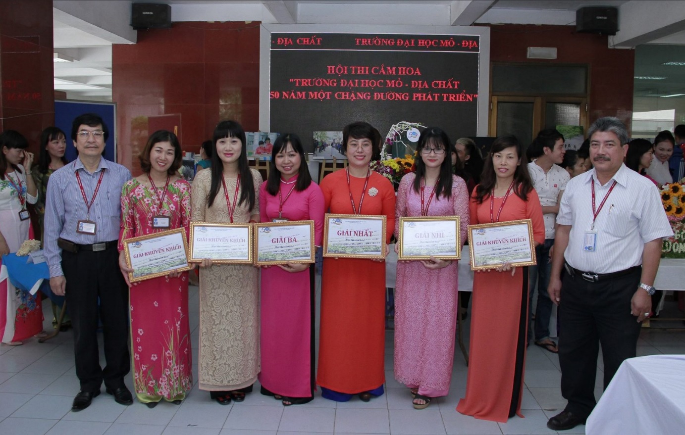20-10_nu_cong_khoa_4.jpg 20-10_nu_cong_khoa_4.jpg